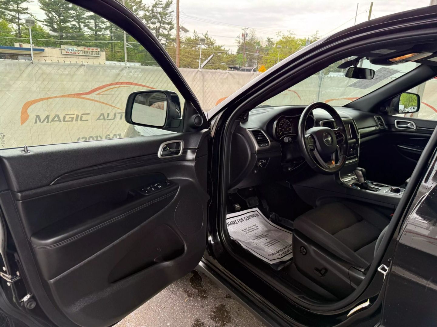2019 Jeep Grand Cherokee - Image 12