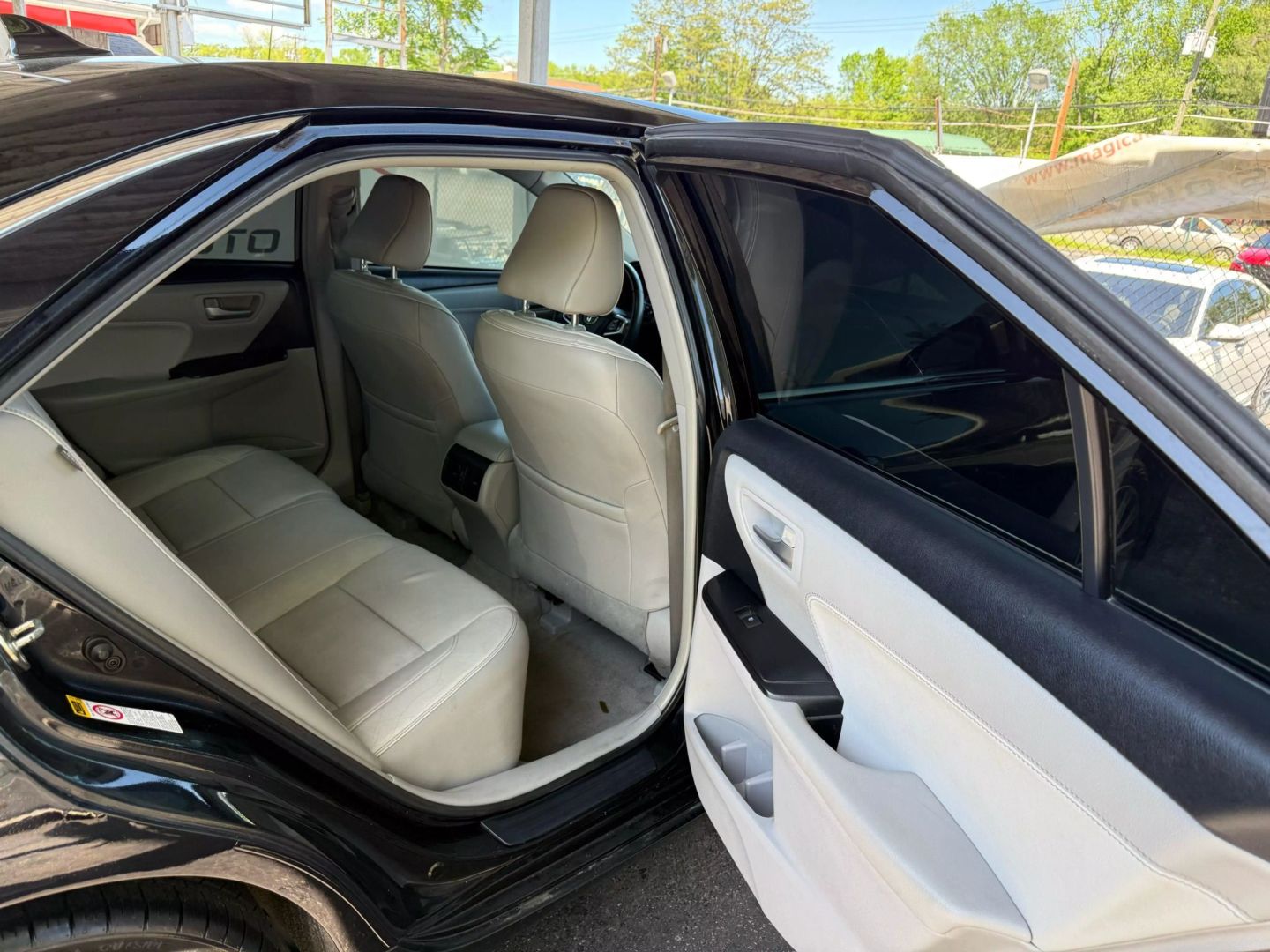 2015 Toyota Camry - Image 21