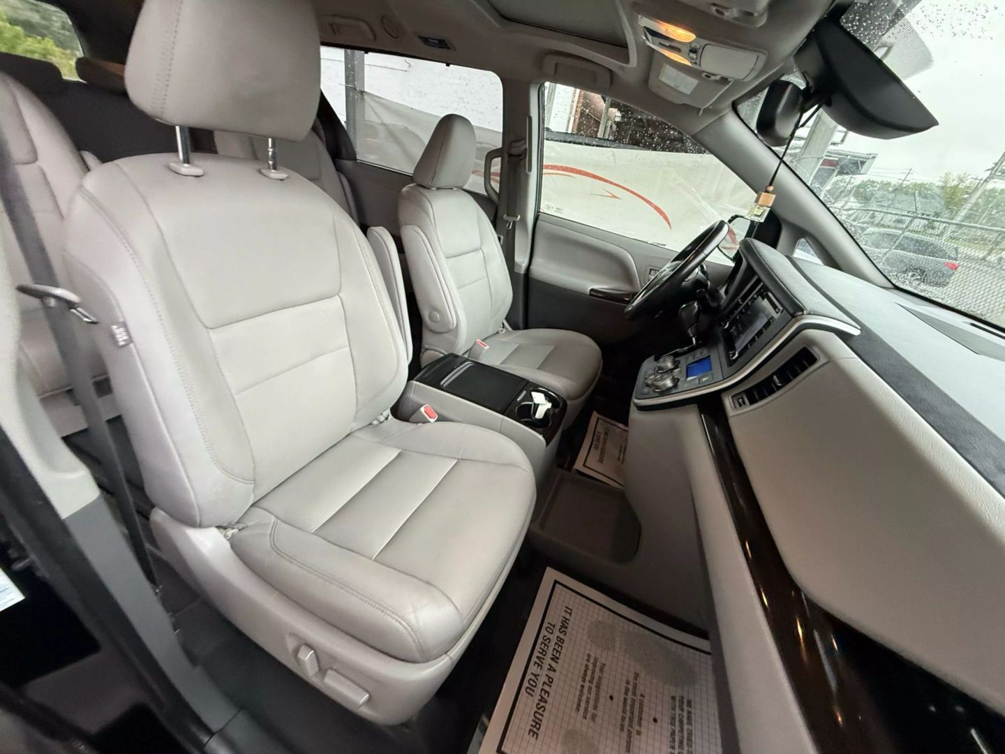 2020 Toyota Sienna - Image 23
