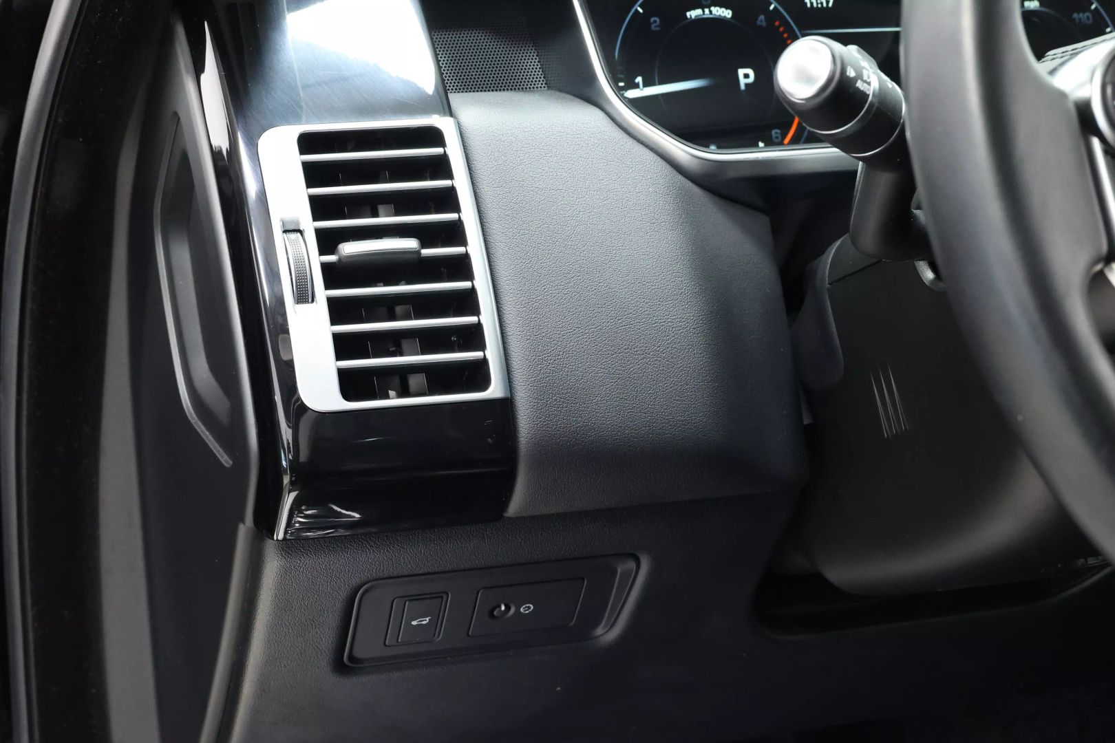 2016 Land Rover Range Rover - Image 25