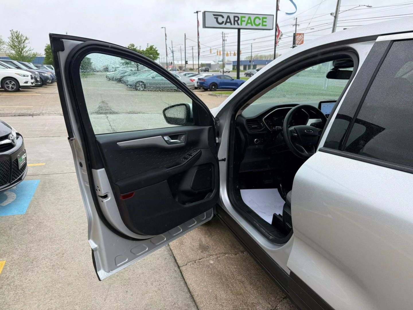 2020 Ford Escape - Image 16
