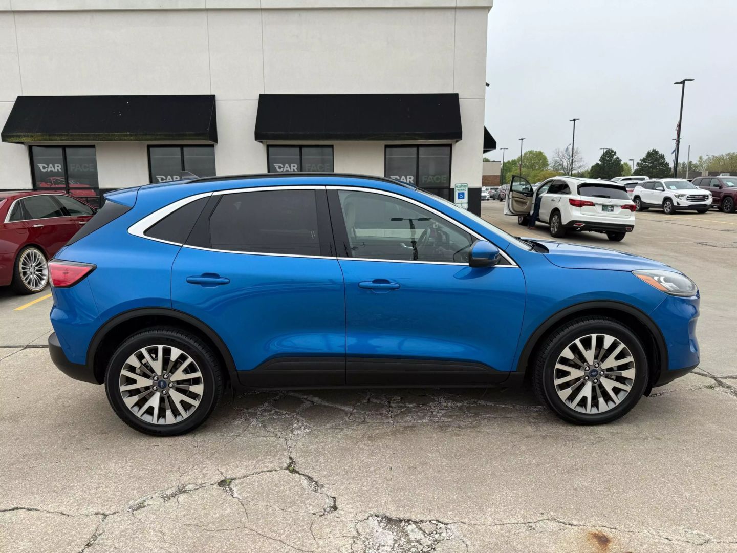 2020 Ford Escape - Image 16