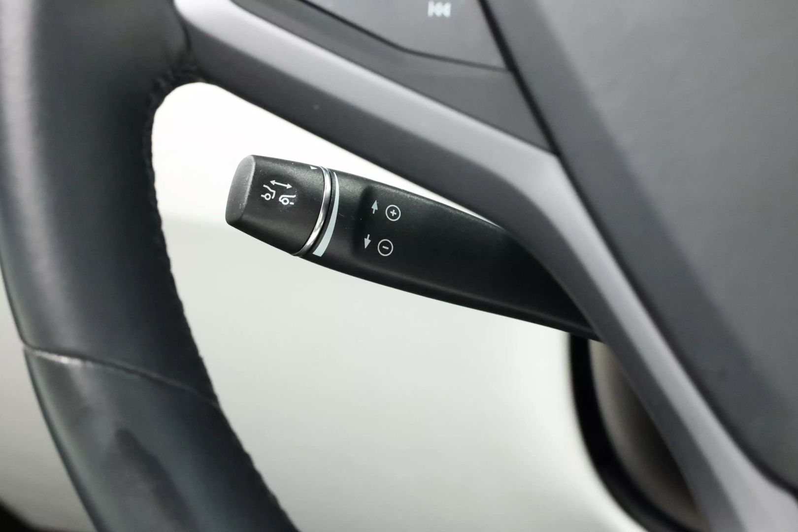 2020 Tesla Model X - Image 23
