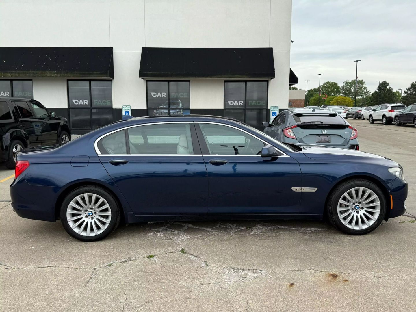 2010 Bmw 7 Series - Image 17