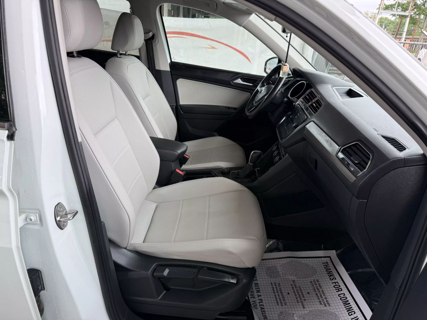 2019 Volkswagen Tiguan - Image 25