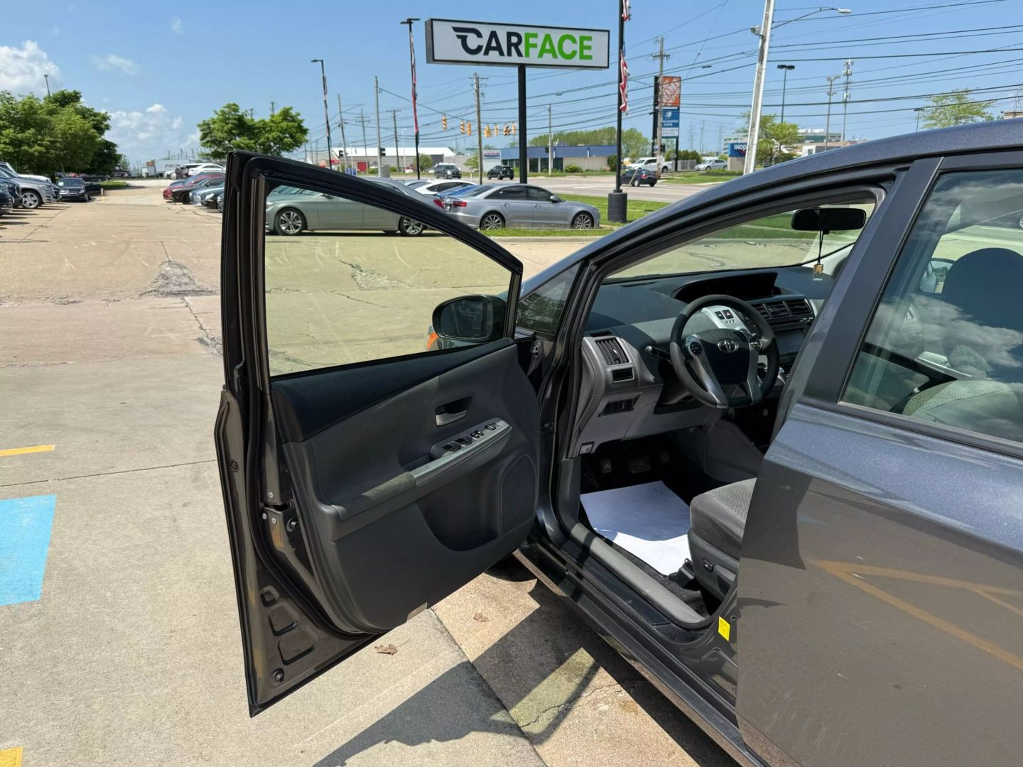 2014 Toyota Prius V - Image 17