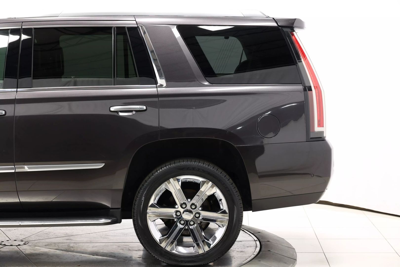 2017 Cadillac Escalade - Image 8