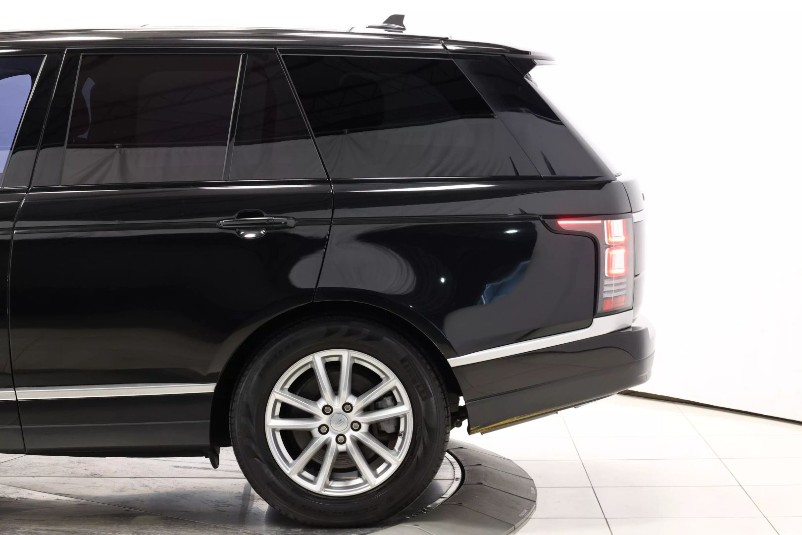 2016 Land Rover Range Rover - Image 8