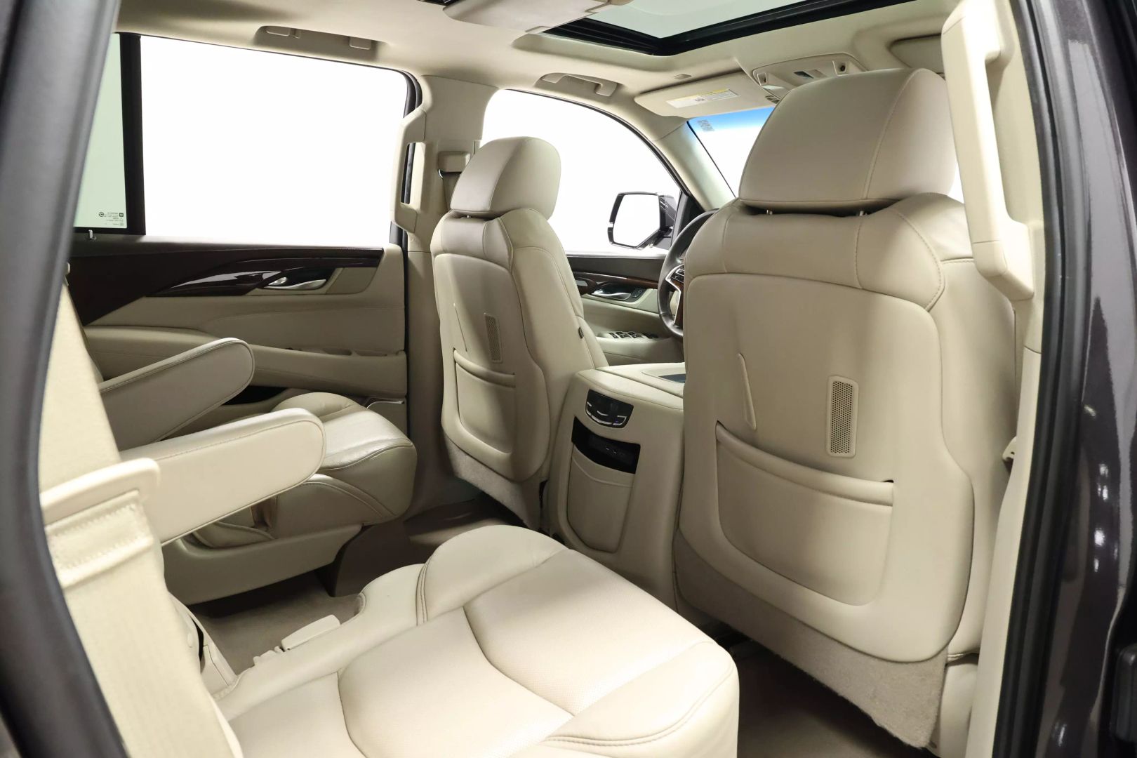 2017 Cadillac Escalade - Image 100