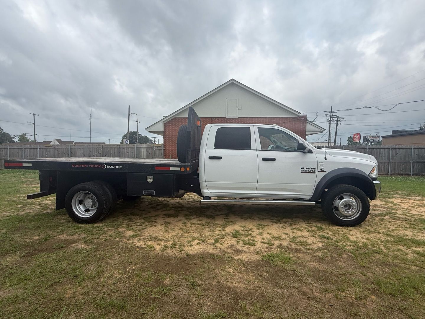 2017 Ram 5500 Crew Cab & Chassis - Image 8
