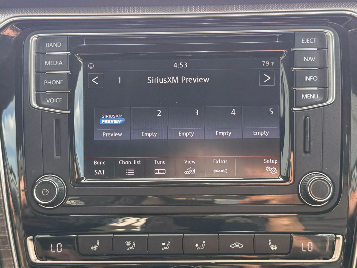 2017 Volkswagen Passat - Image 35