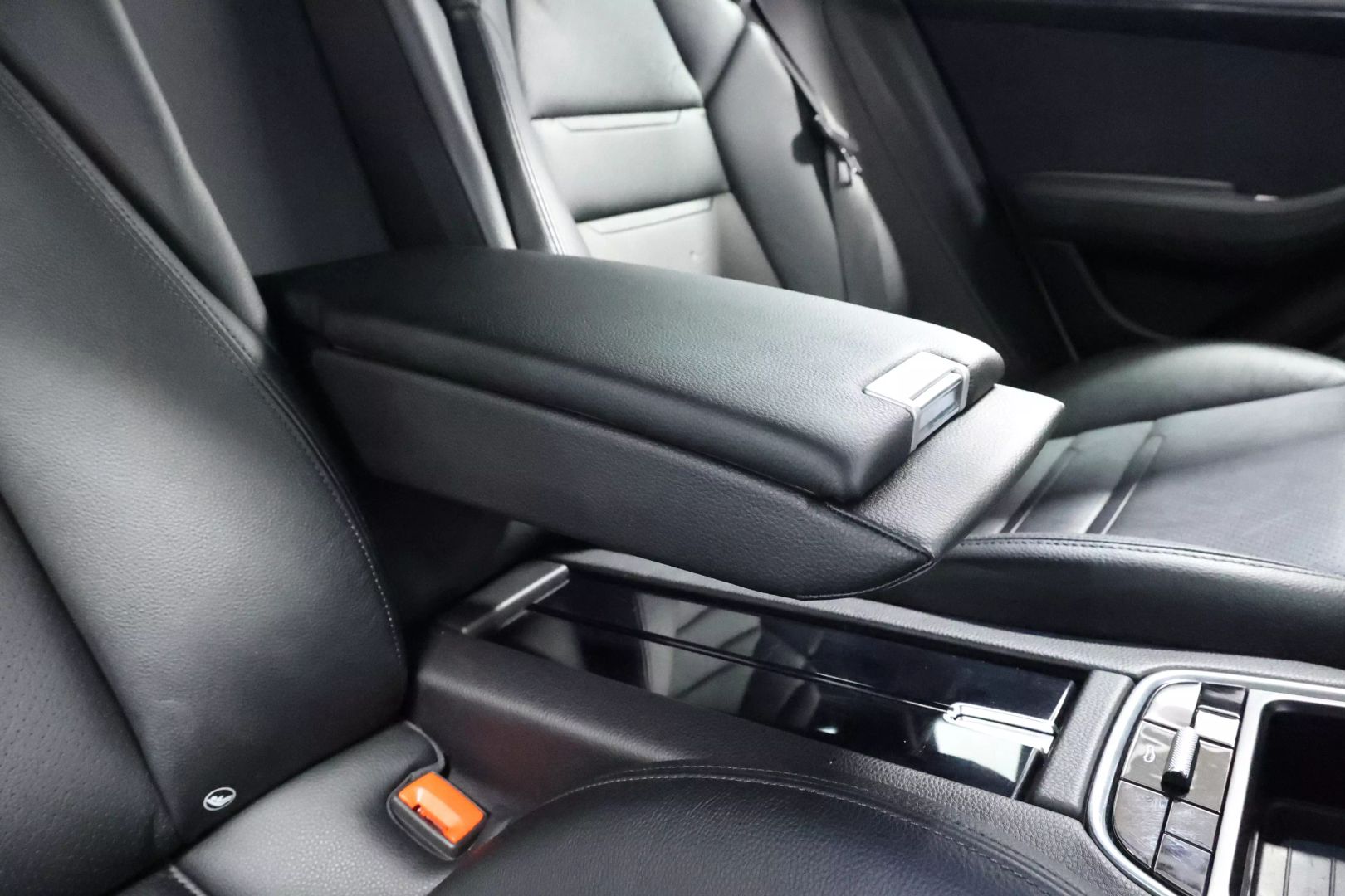 2018 Porsche Panamera - Image 77