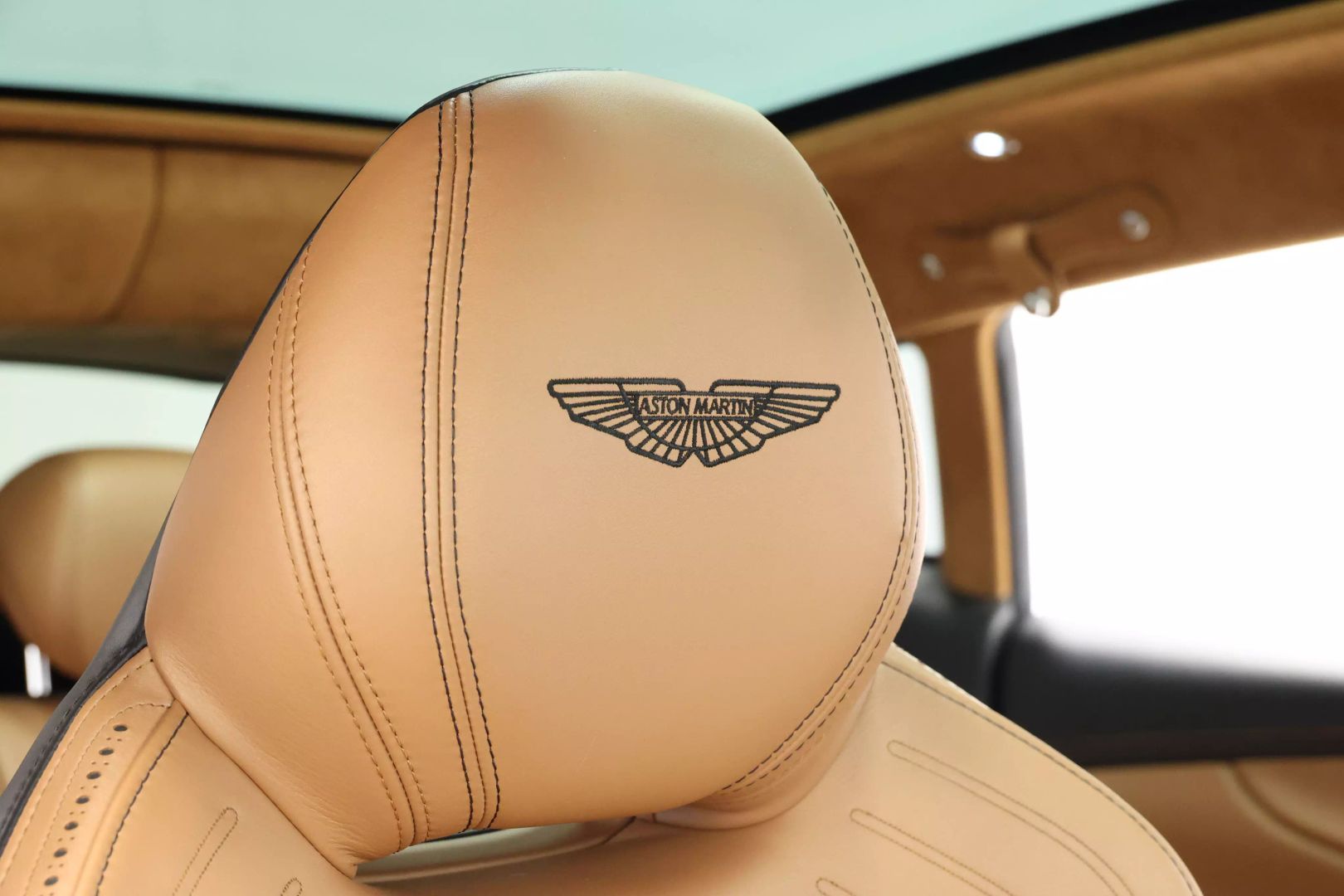 2021 Aston Martin Dbx - Image 98