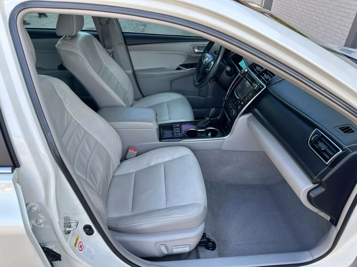 2015 Toyota Camry - Image 32