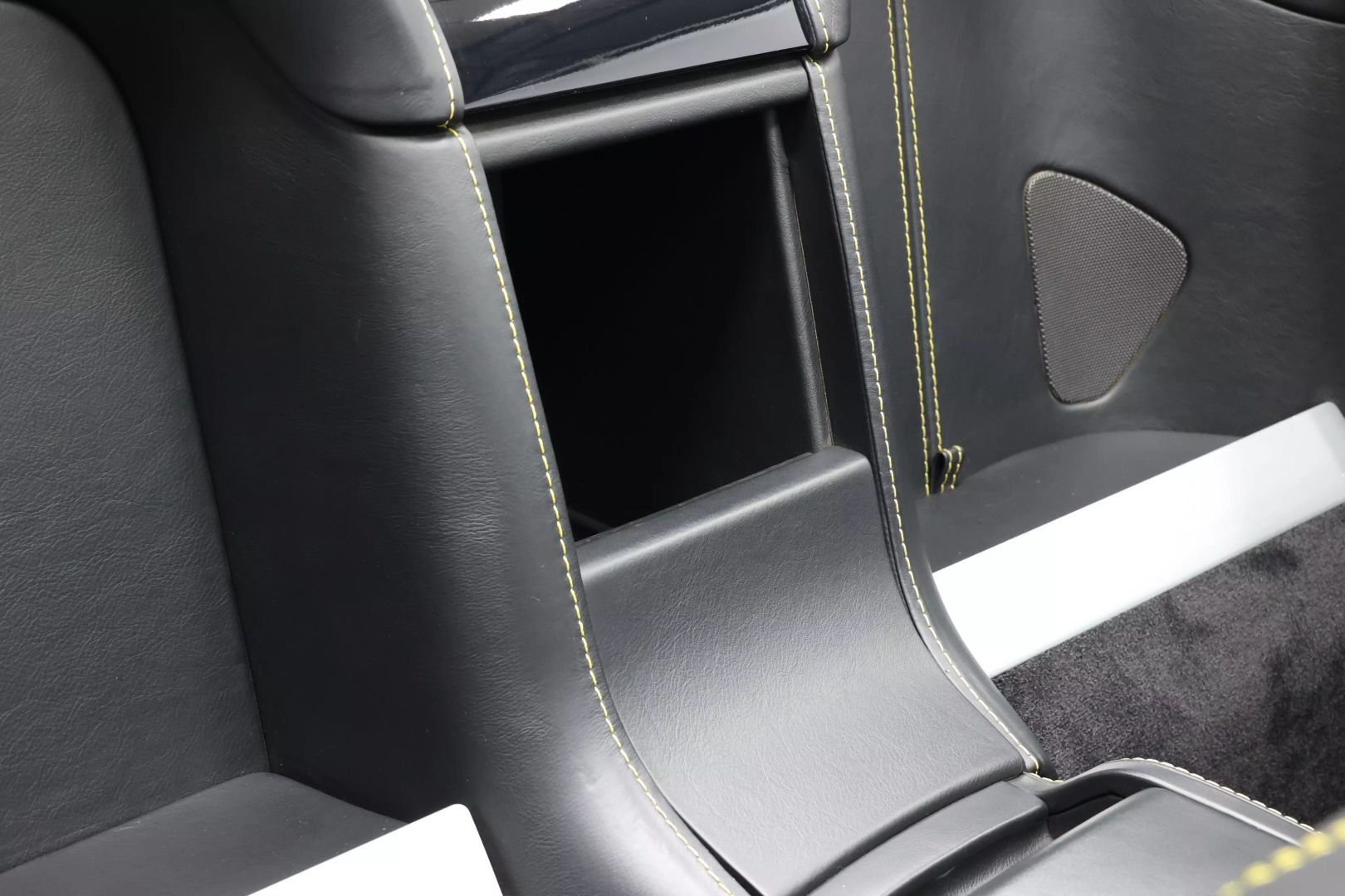 2008 Aston Martin Vantage - Image 61