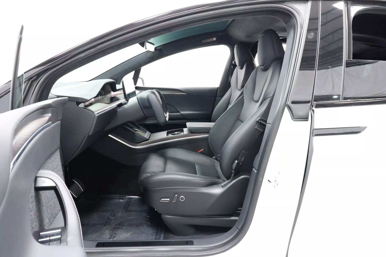2022 Tesla Model X - Image 12