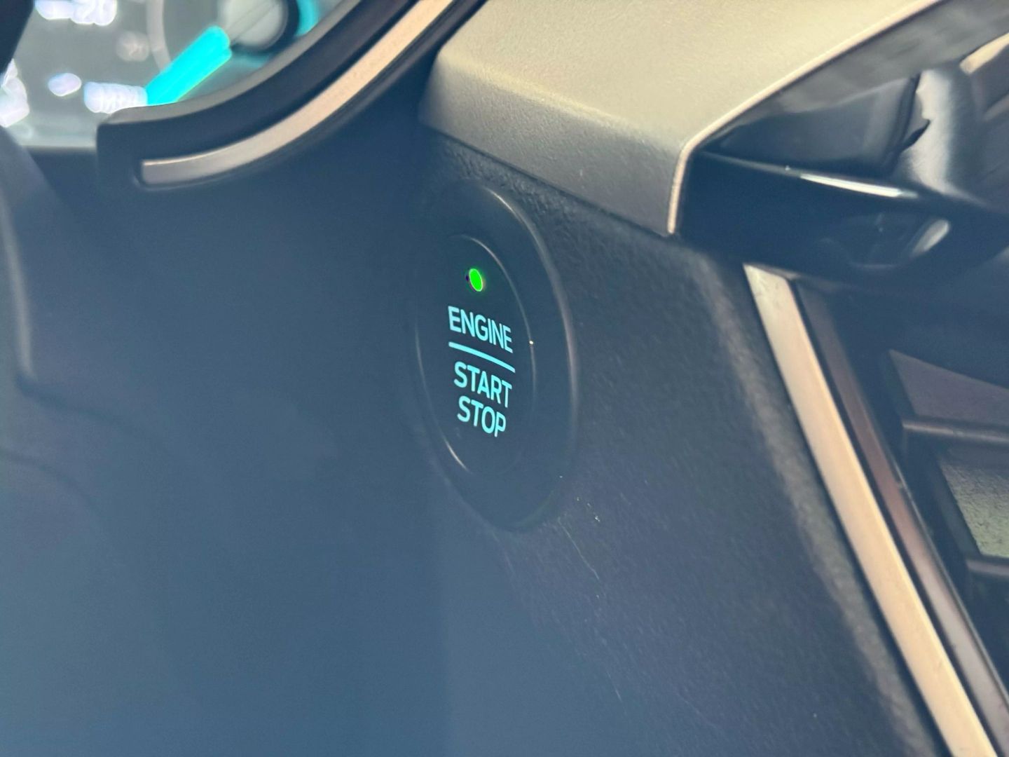 2020 Ford Escape - Image 30