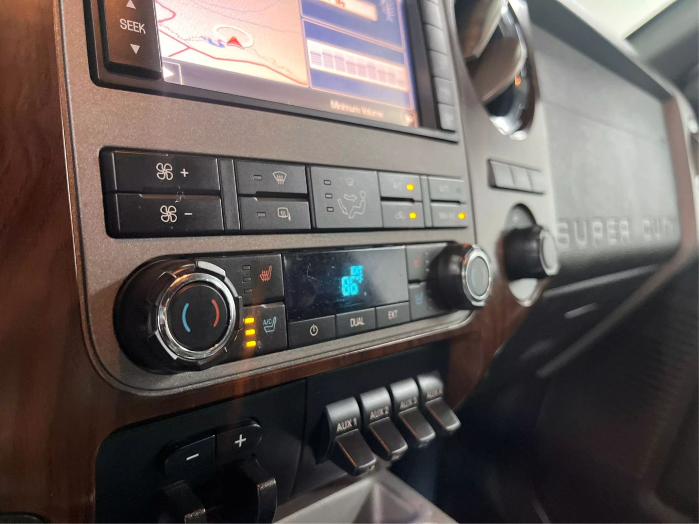 2011 Ford F350 Super Duty Crew Cab - Image 29