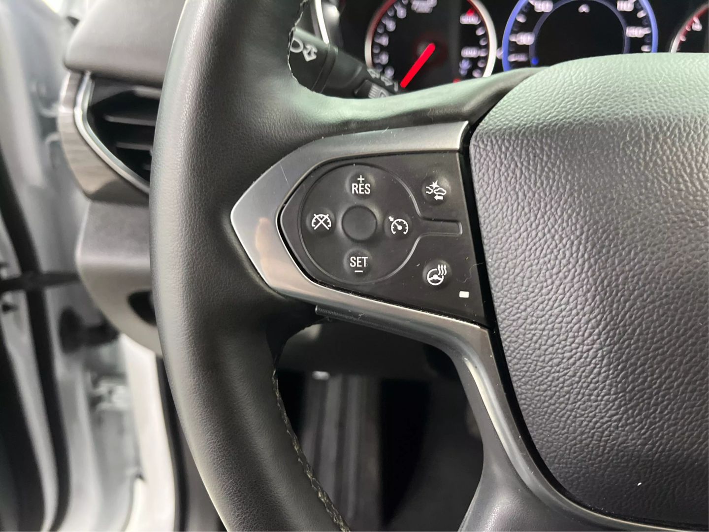 2023 Chevrolet Traverse - Image 34