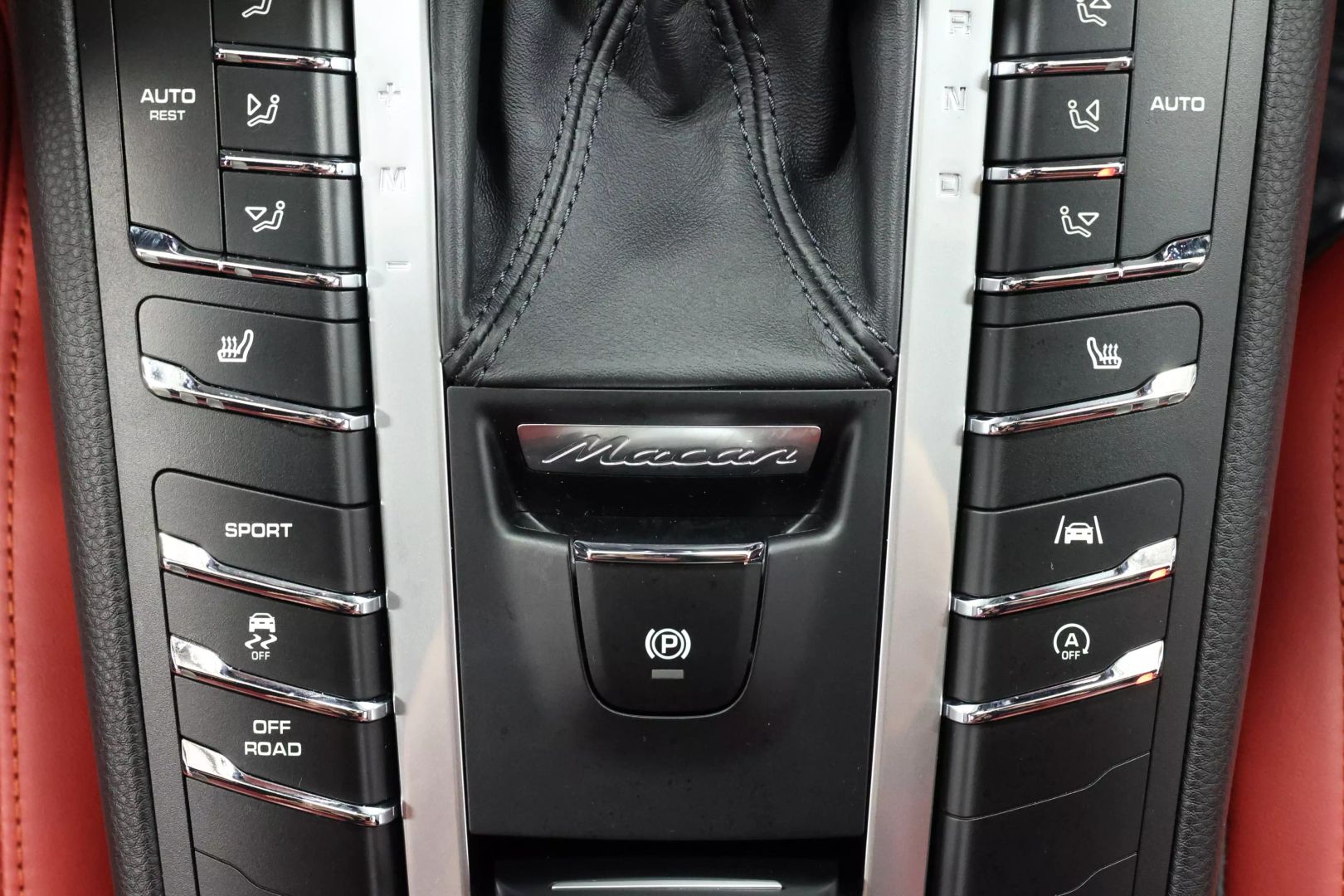 2021 Porsche Macan - Image 37