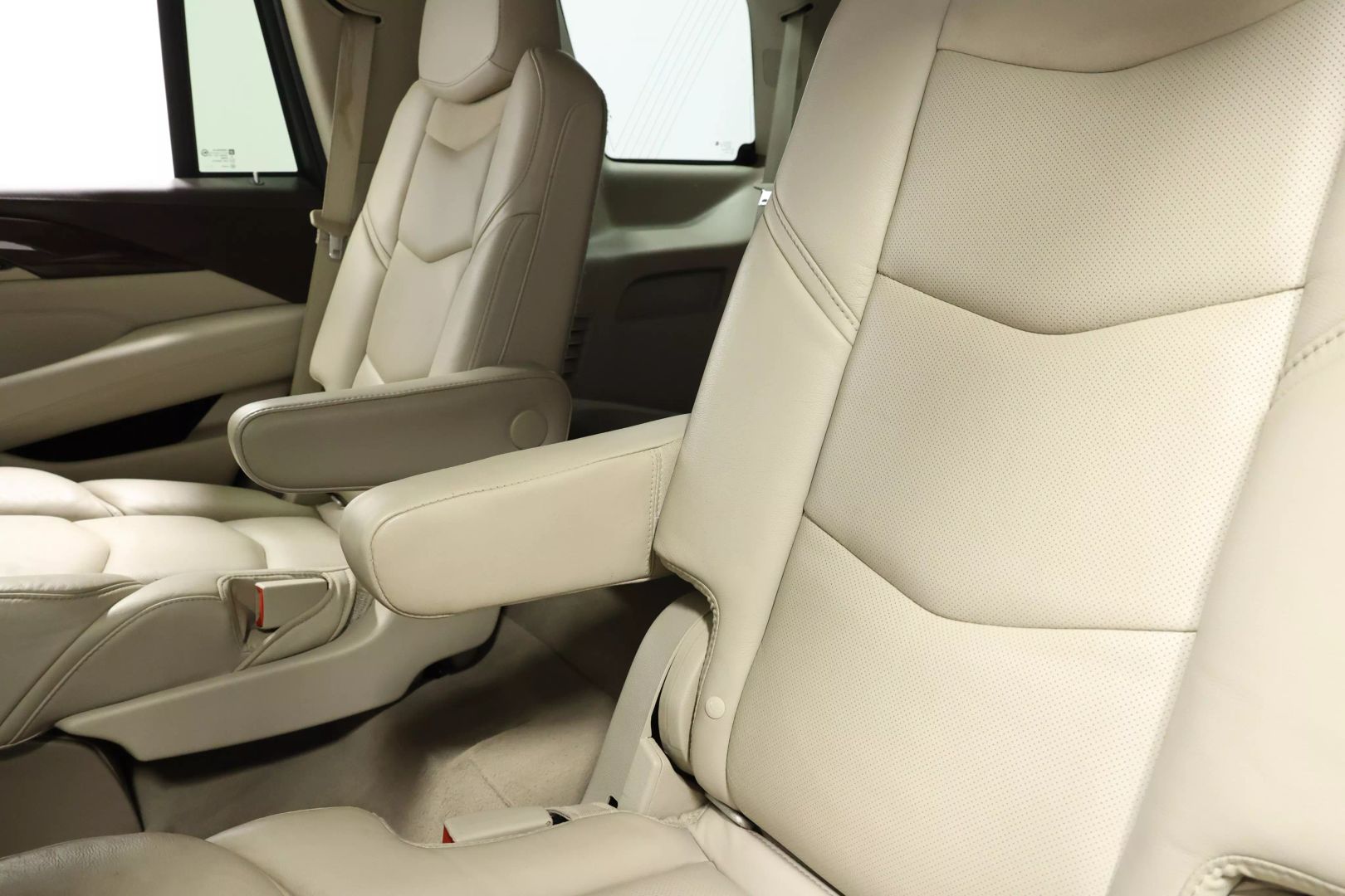 2017 Cadillac Escalade - Image 52