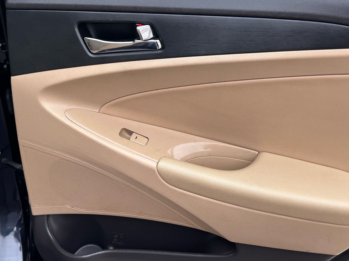 2014 Hyundai Sonata - Image 22