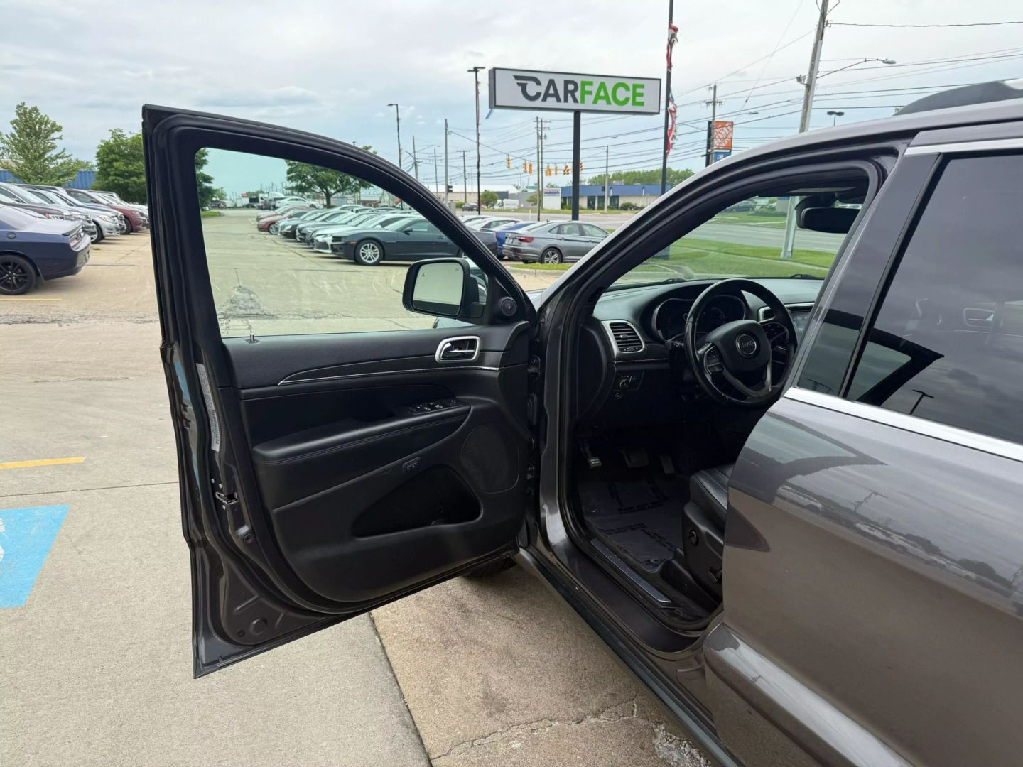 2018 Jeep Grand Cherokee - Image 17