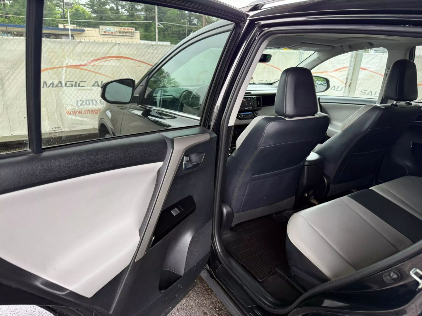 2016 Toyota Rav4 - Image 17