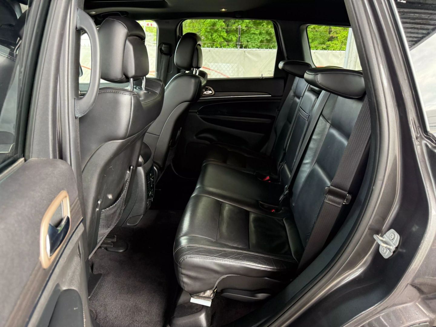 2017 Jeep Grand Cherokee - Image 18