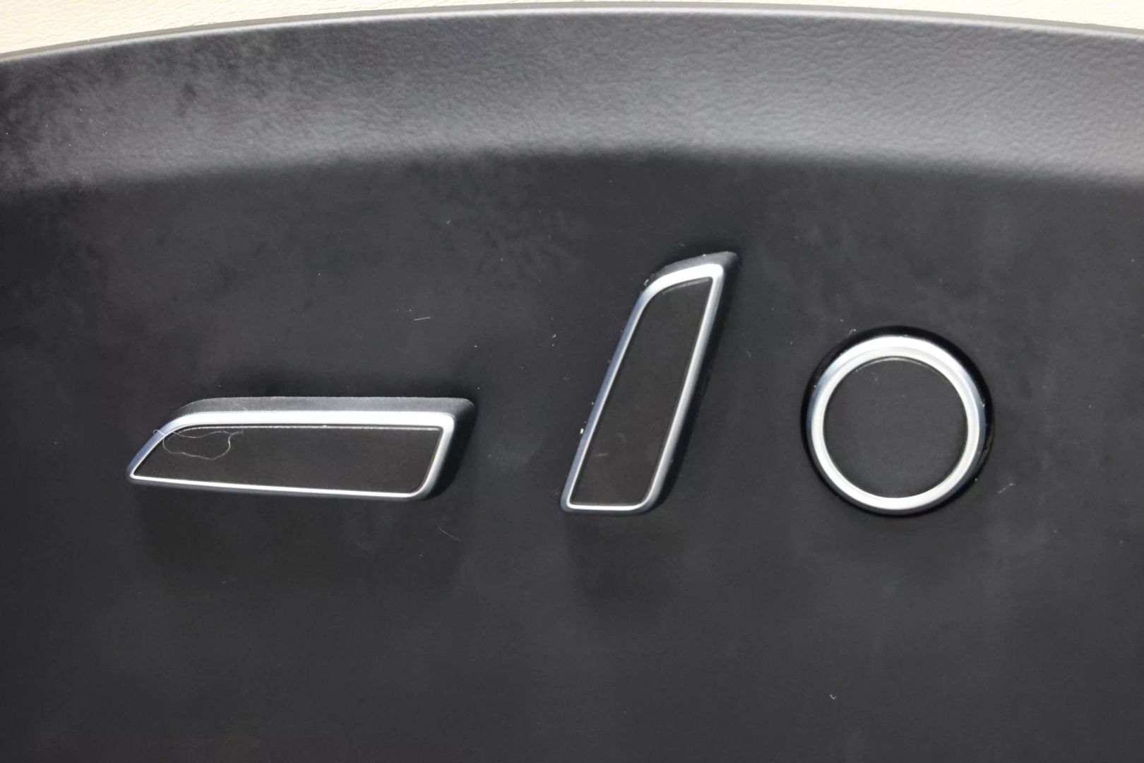 2023 Tesla Model X - Image 14