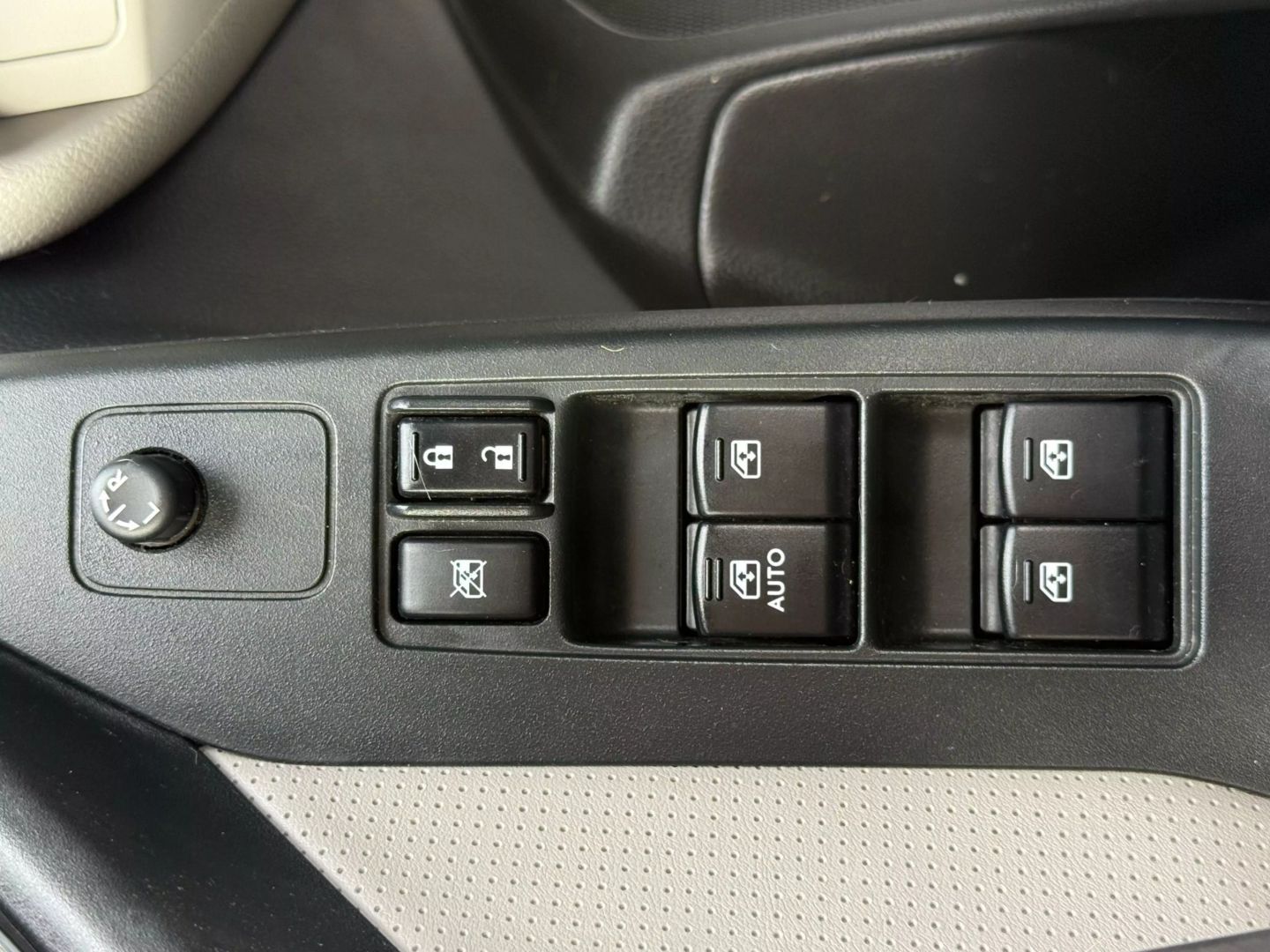 2014 Subaru Forester - Image 36