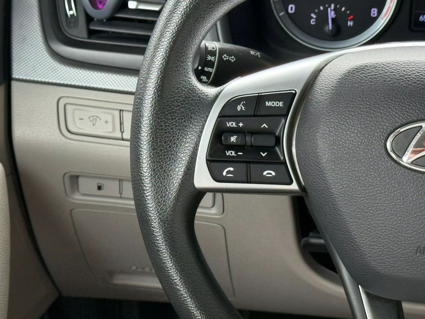 2019 Hyundai Sonata - Image 31