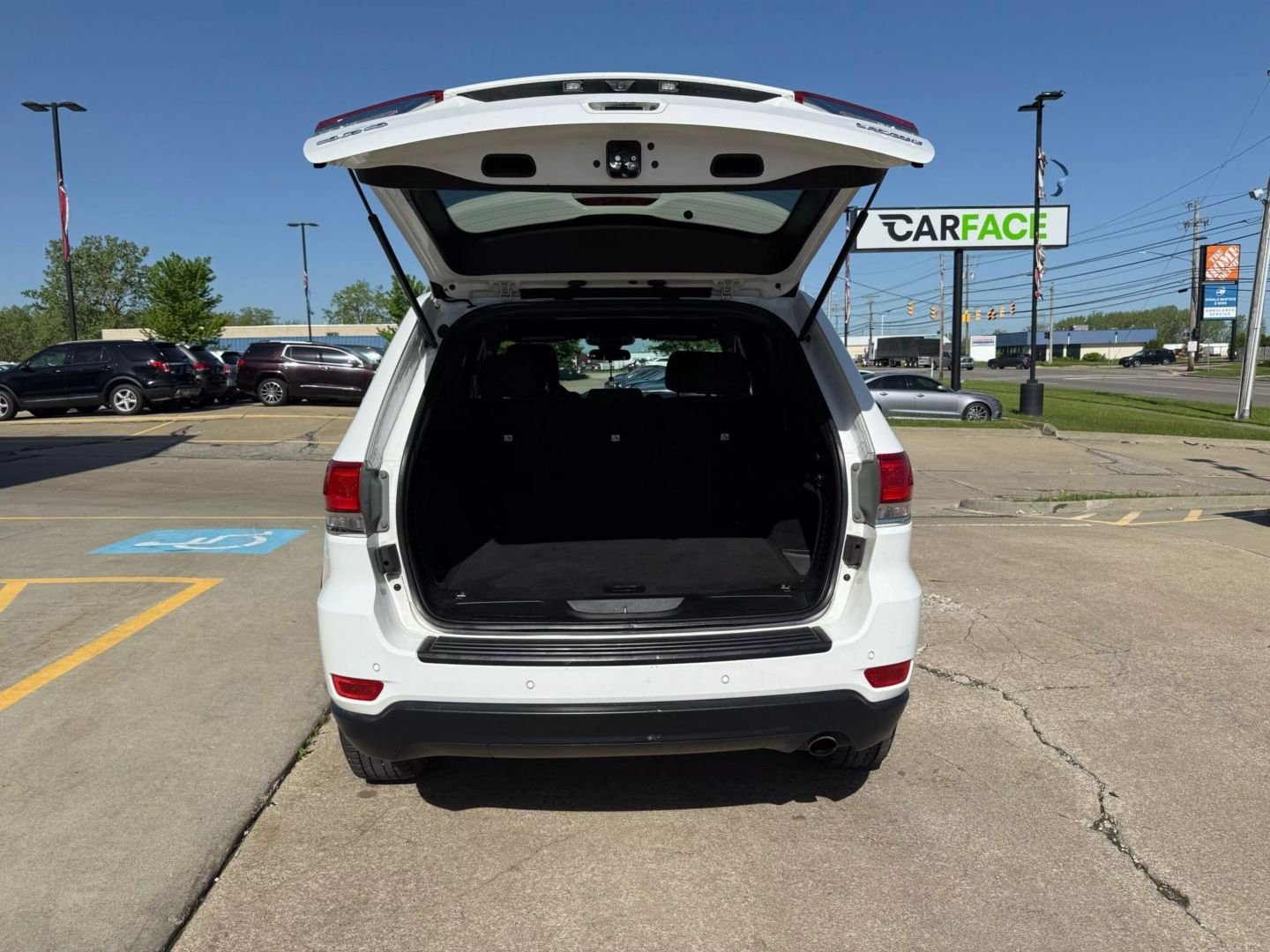 2019 Jeep Grand Cherokee - Image 11