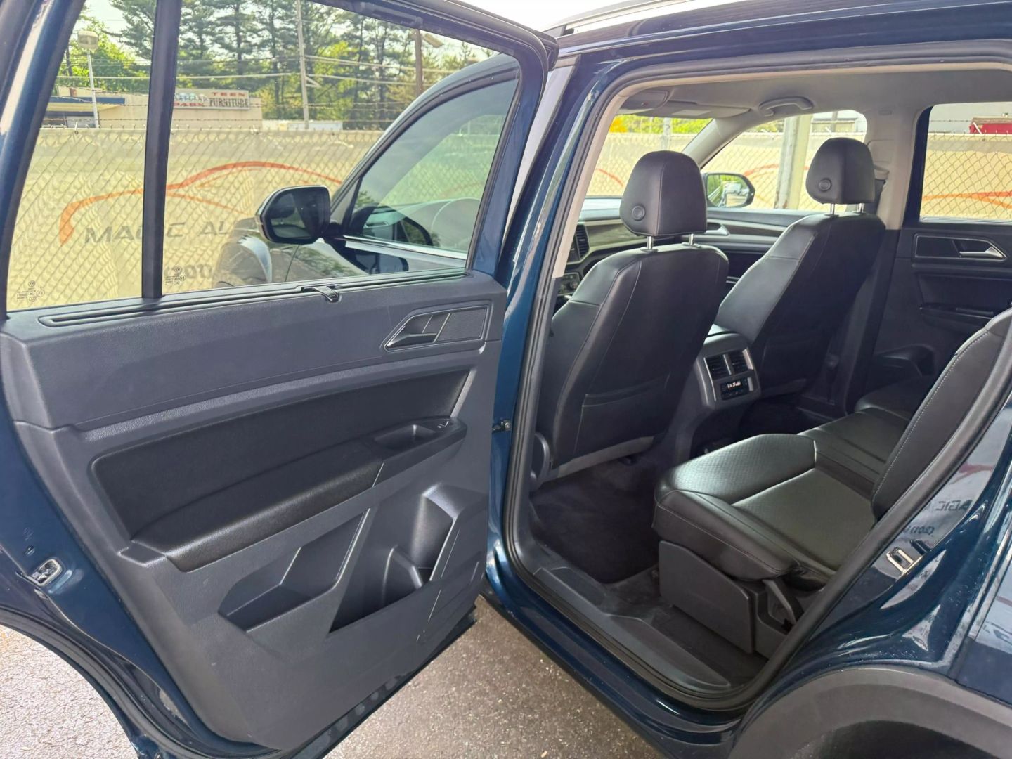 2018 Volkswagen Atlas - Image 17