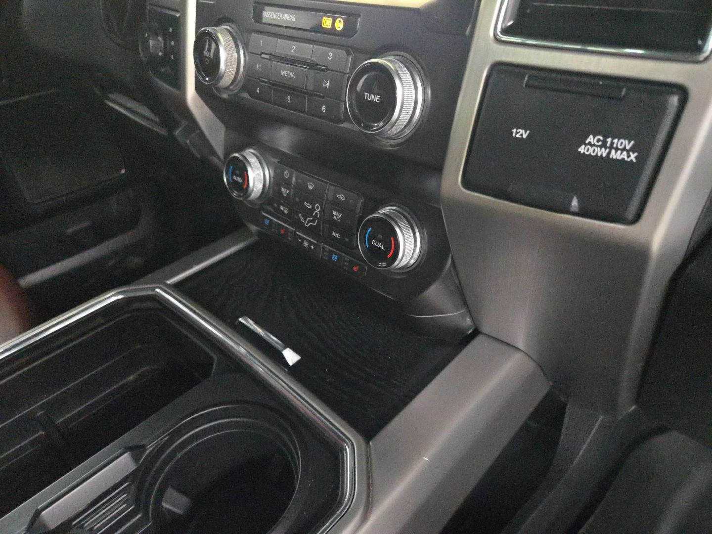 2019 Ford F350 Super Duty Crew Cab - Image 28