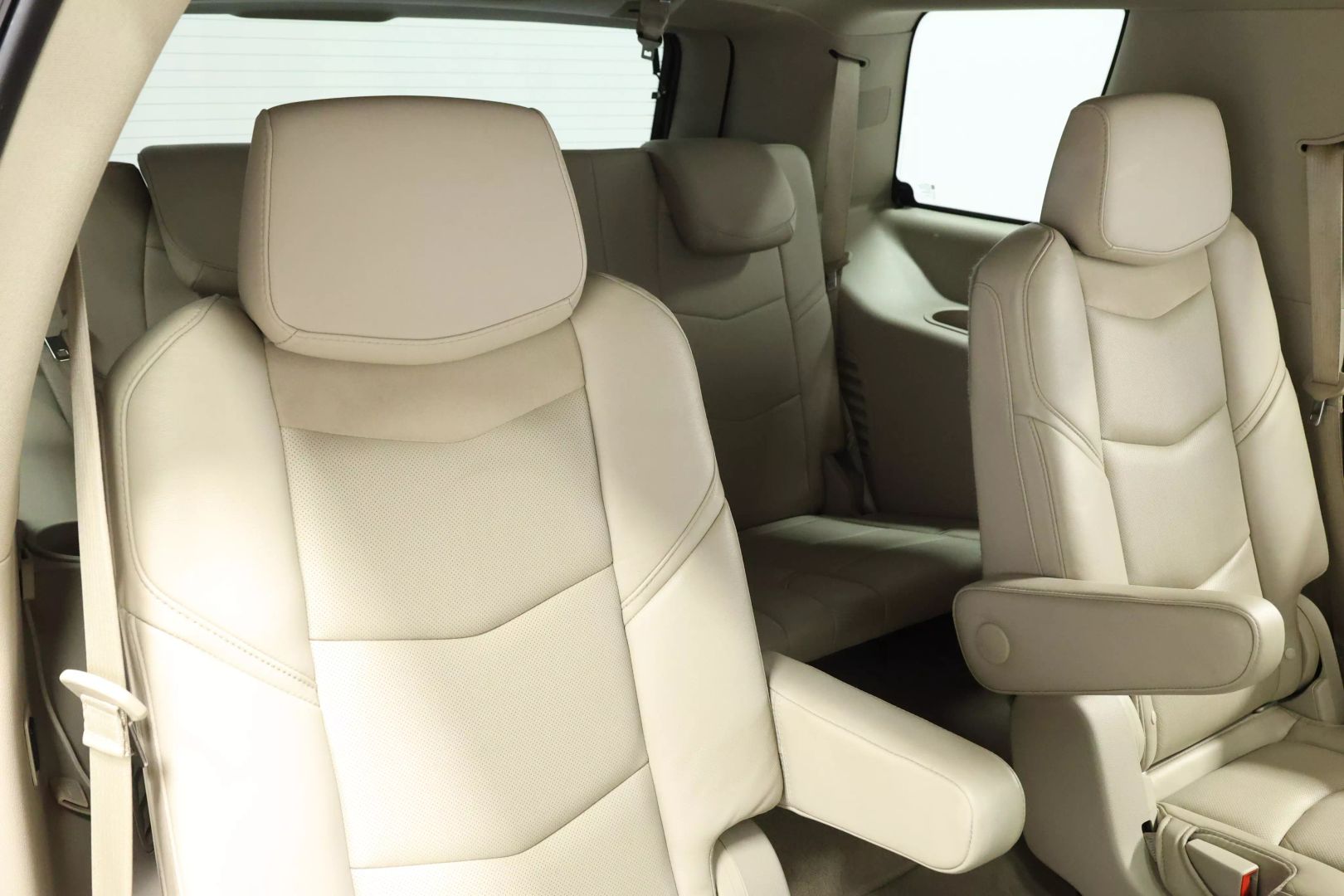 2017 Cadillac Escalade - Image 89