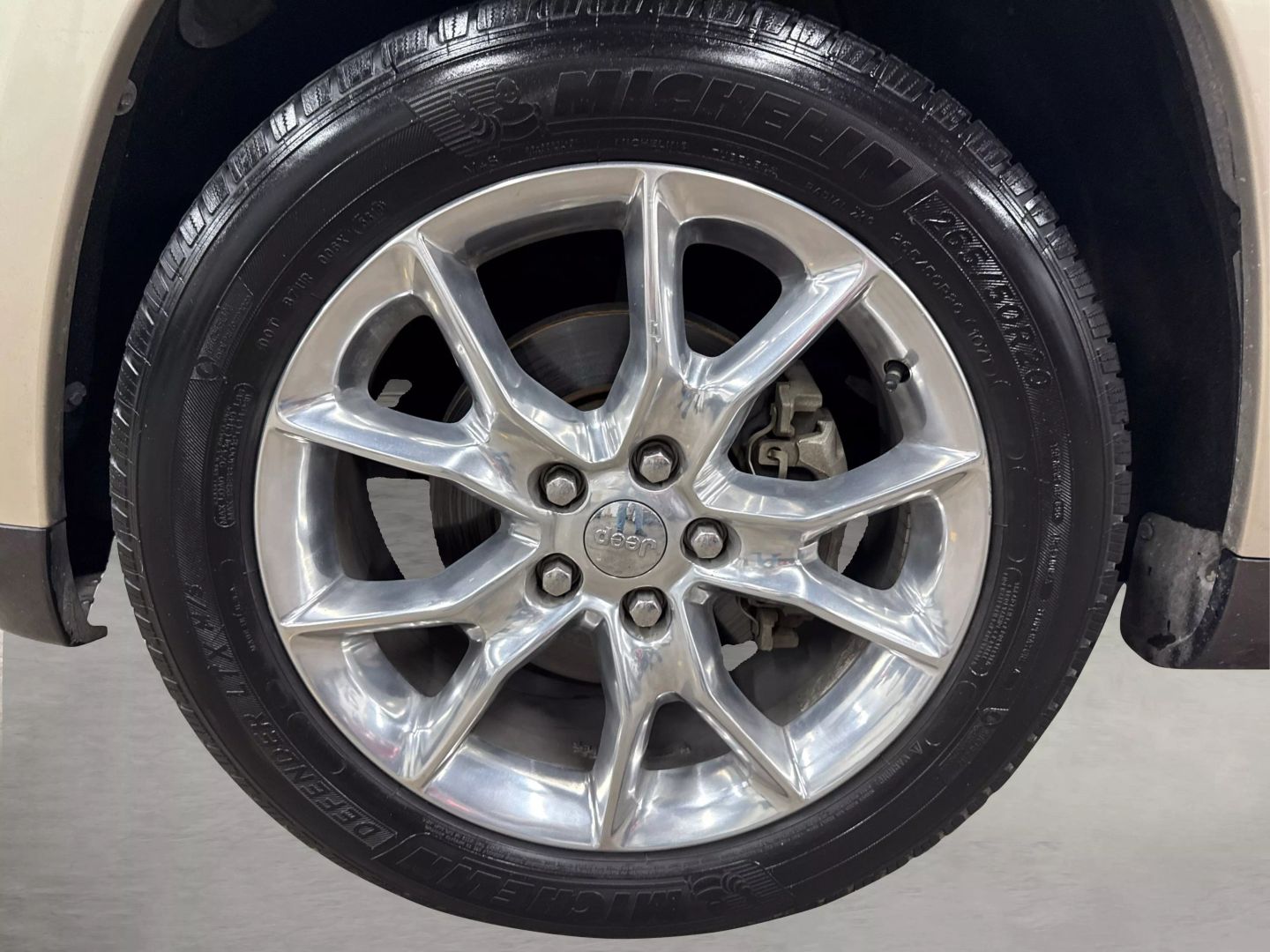2014 Jeep Grand Cherokee - Image 18
