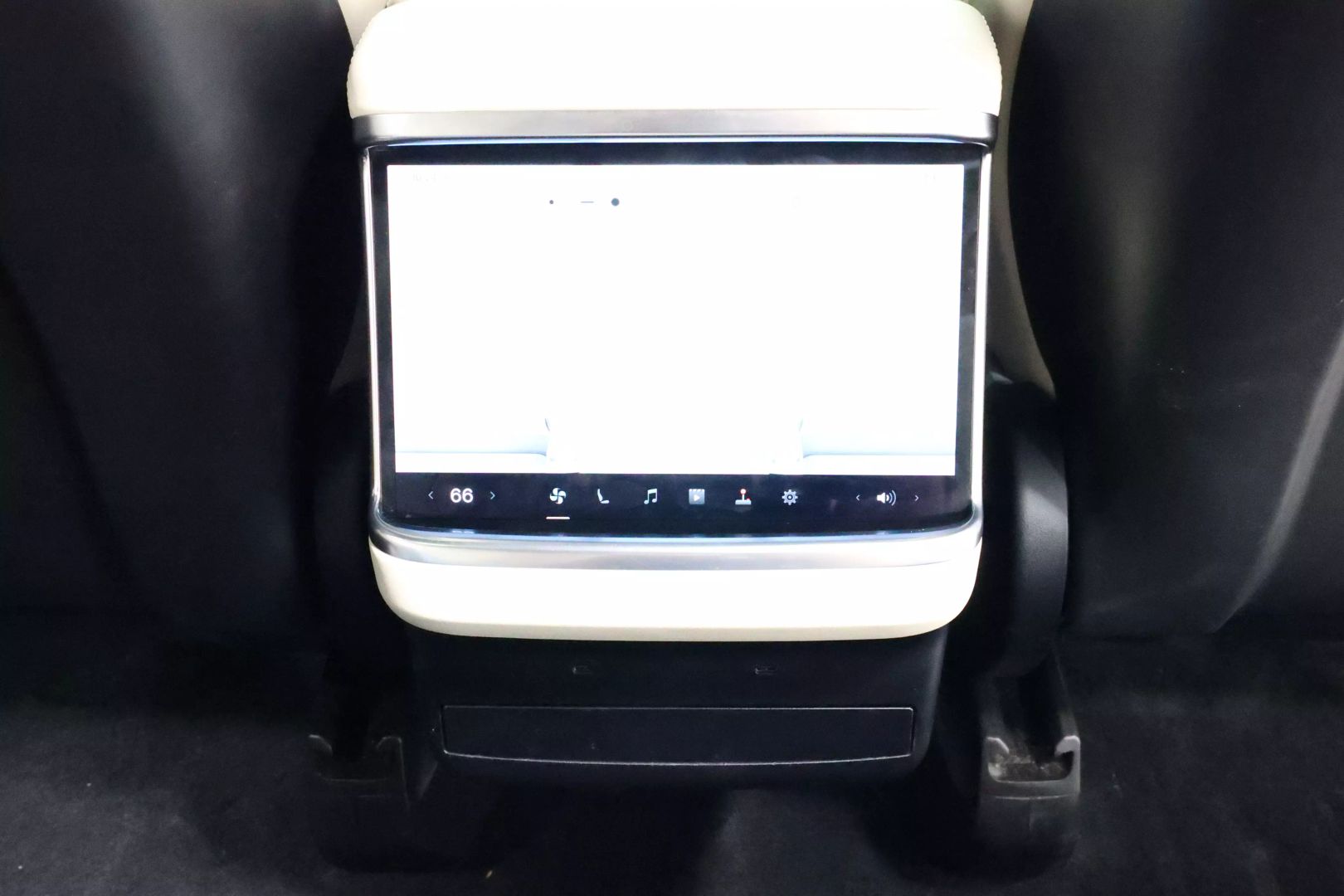 2023 Tesla Model X - Image 76