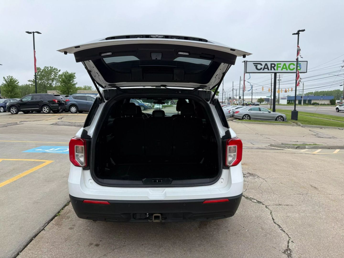 2021 Ford Explorer - Image 13