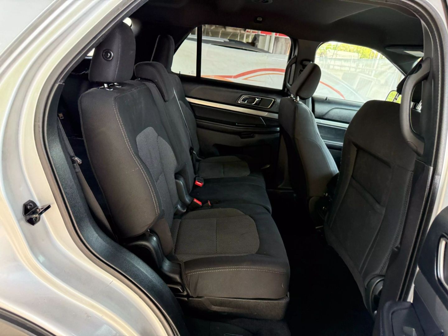2019 Ford Explorer - Image 24