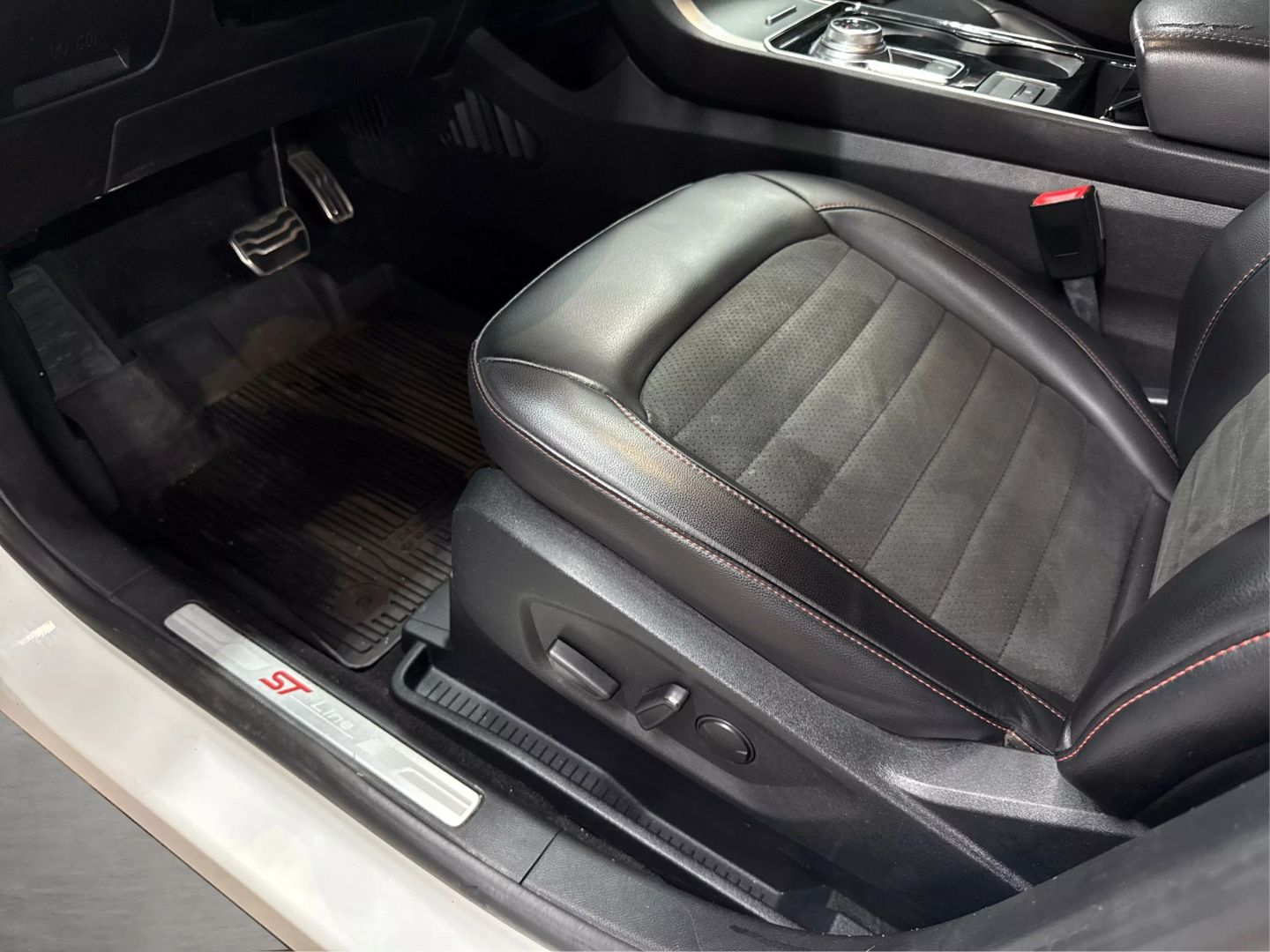 2020 Ford Edge - Image 38