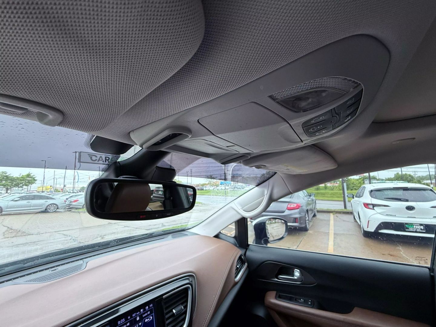 2017 Chrysler Pacifica - Image 65