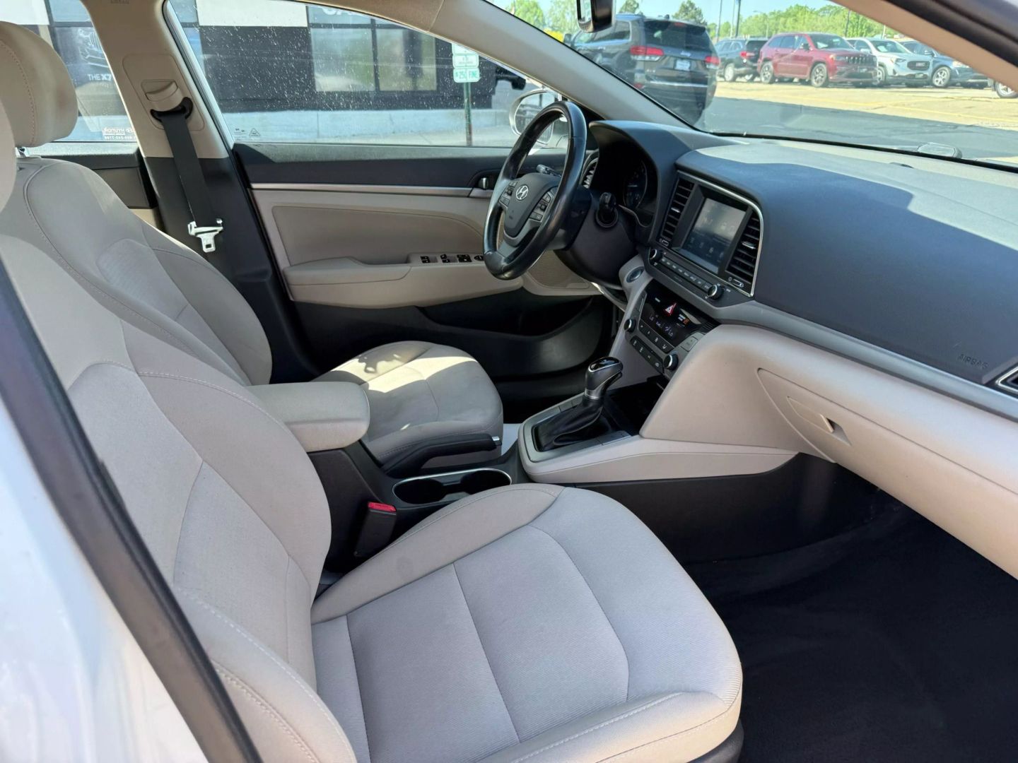 2018 Hyundai Elantra - Image 23