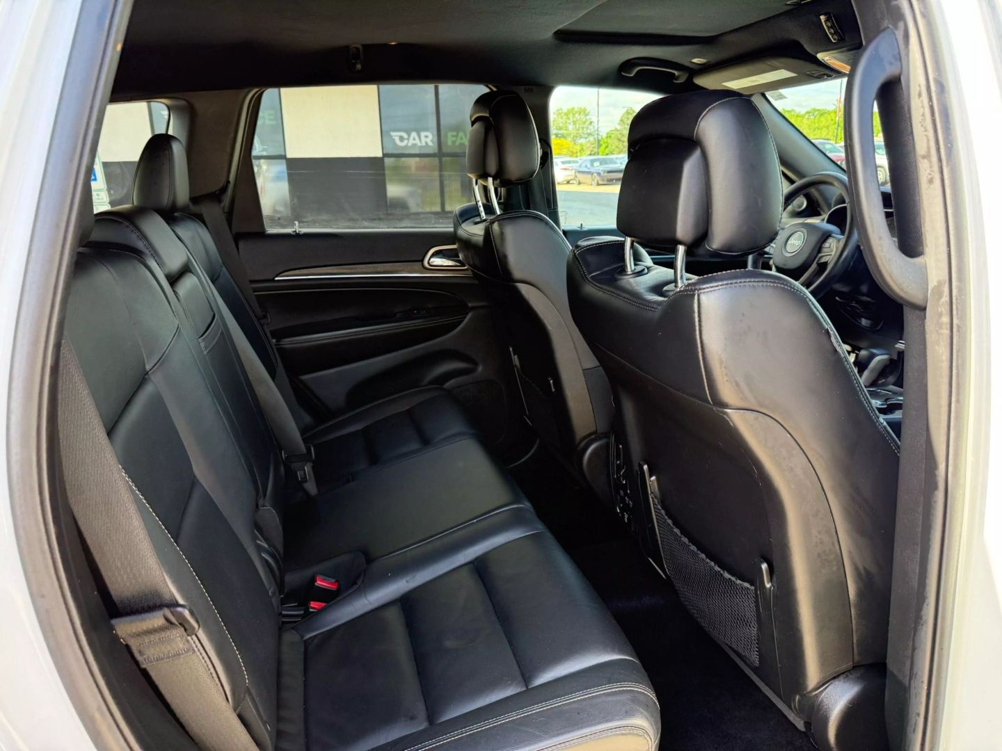 2017 Jeep Grand Cherokee - Image 24