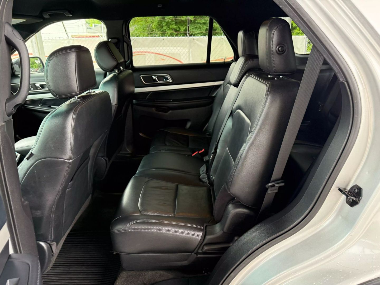 2016 Ford Explorer - Image 18