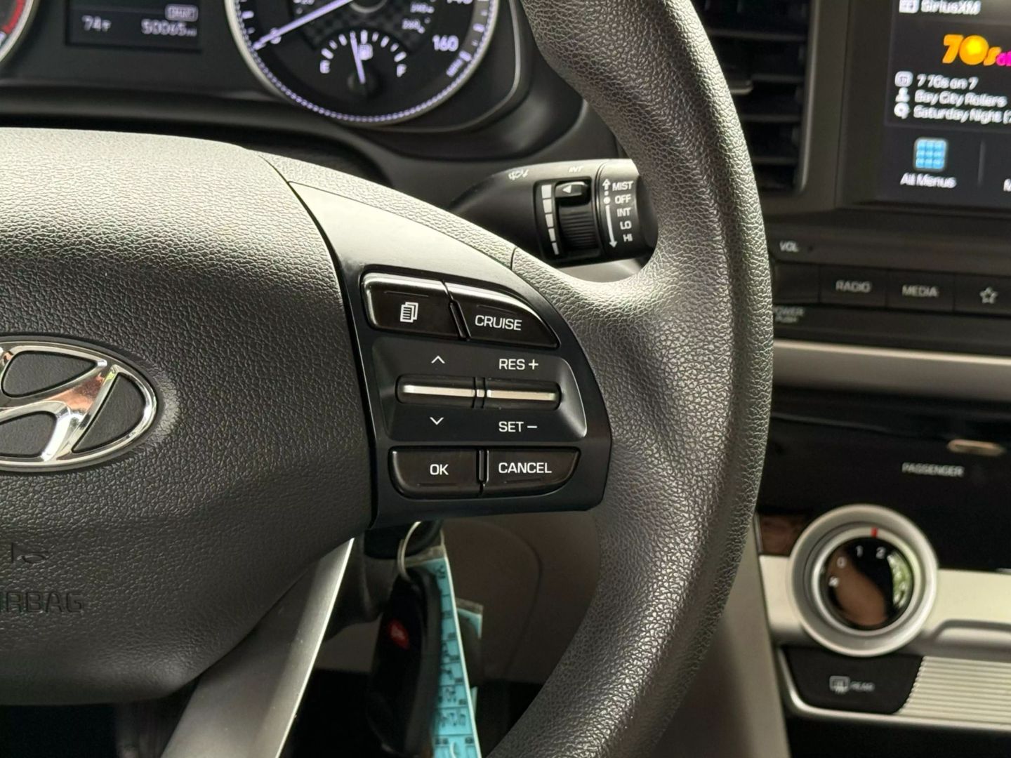 2019 Hyundai Elantra - Image 32