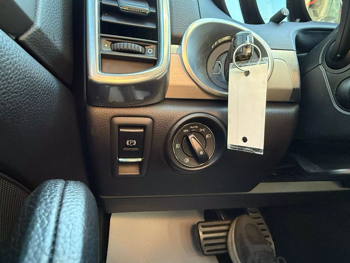 2014 Porsche Cayenne - Image 41