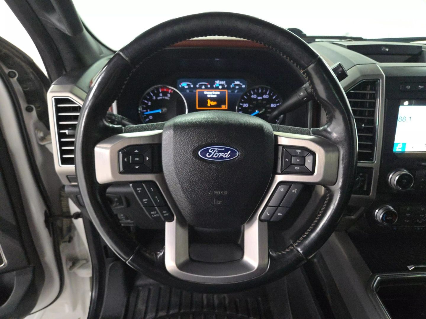 2019 Ford F350 Super Duty Crew Cab - Image 18