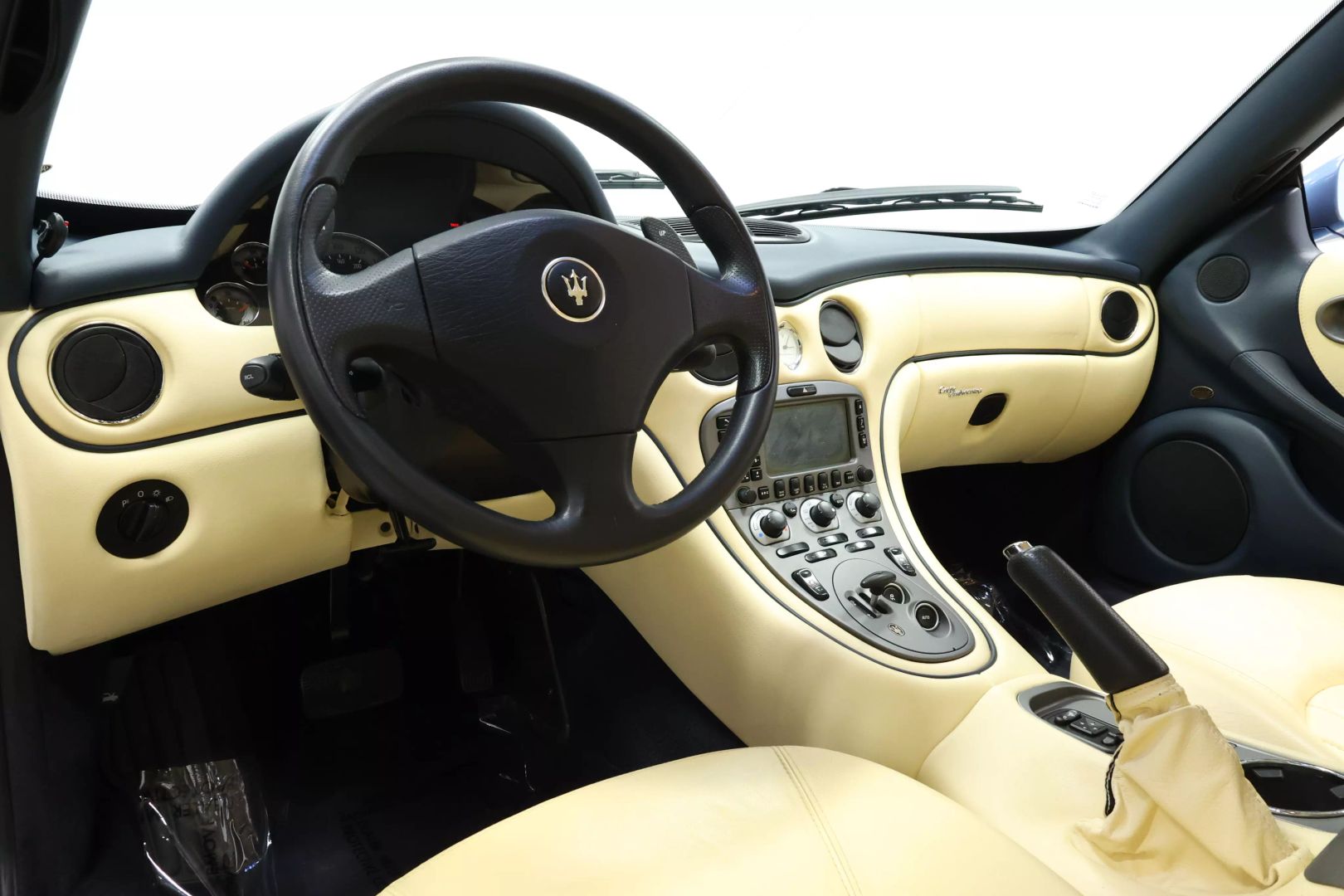 2004 Maserati Coupe - Image 2