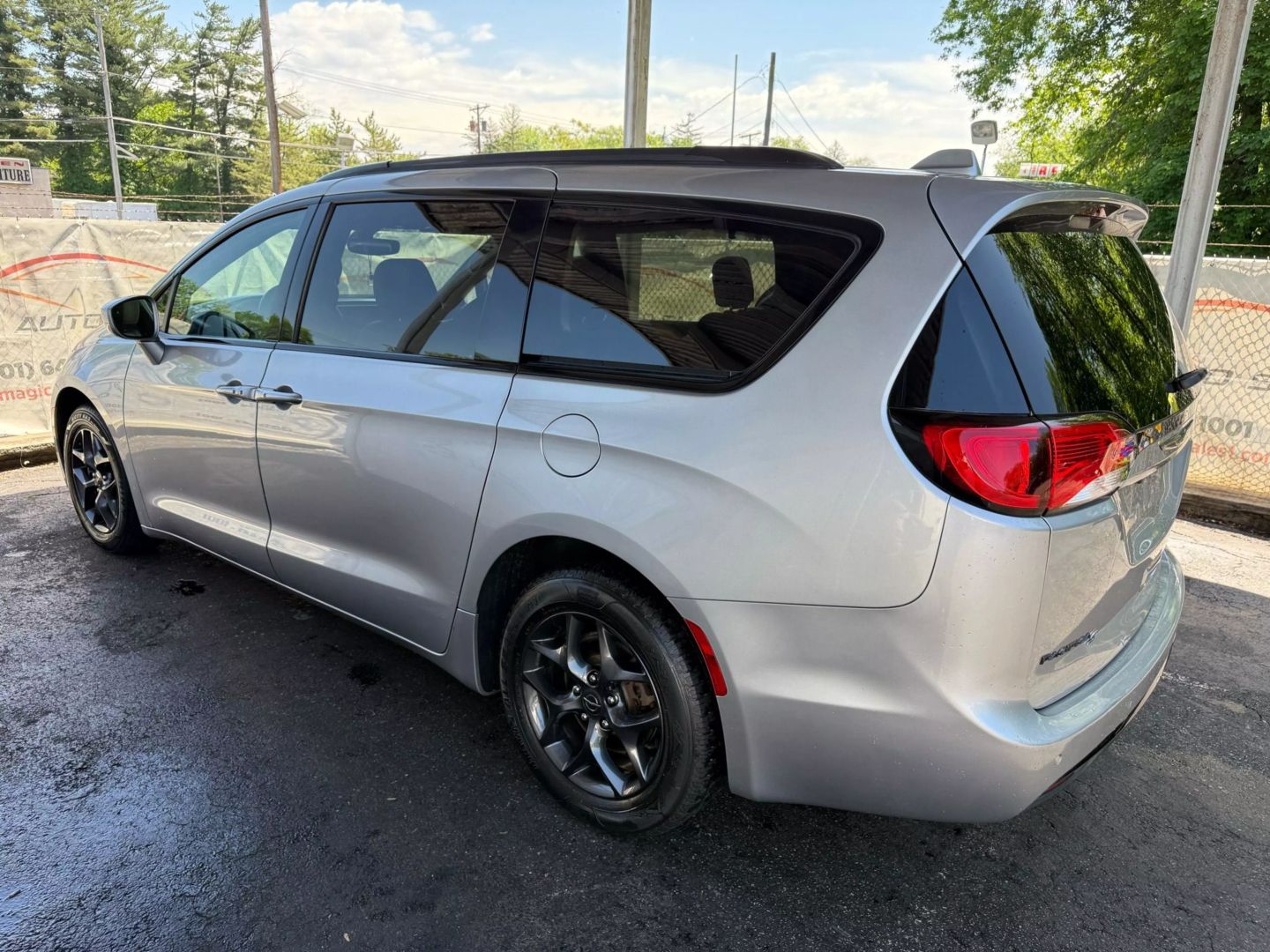 2019 Chrysler Pacifica - Image 13